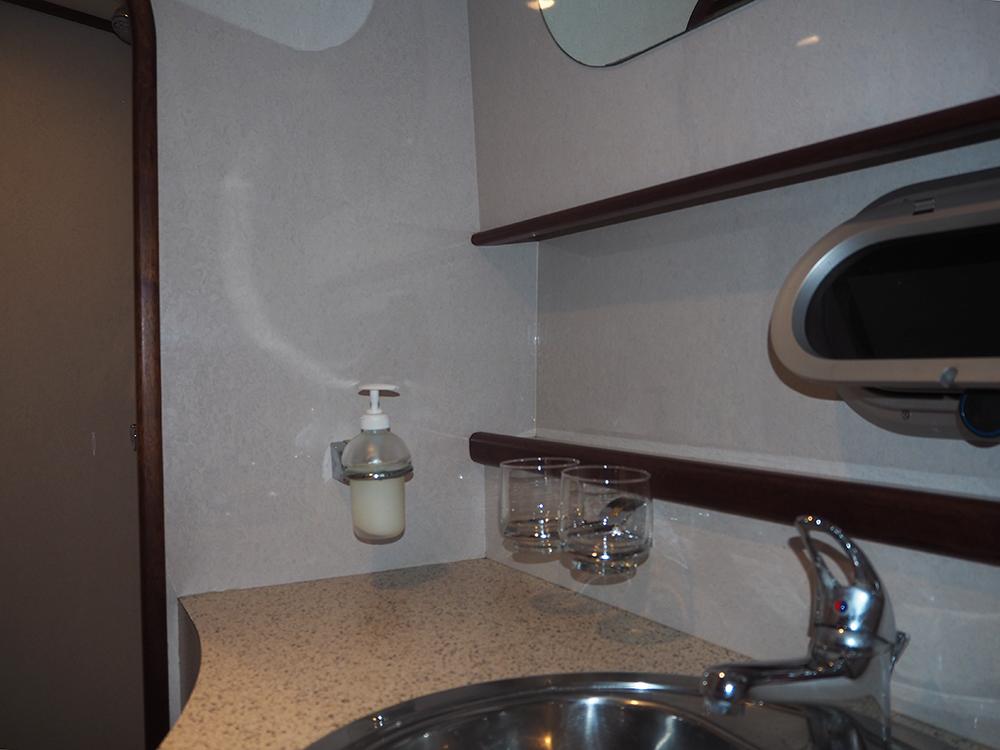 Aft cabin, Accommodation